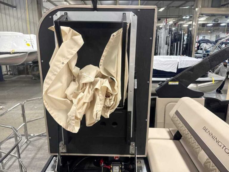 2026 Bennington 24MCSB - Center Swingback - Carbon Fiber Arch!!! US-ETWS9308J526 [photo 9]